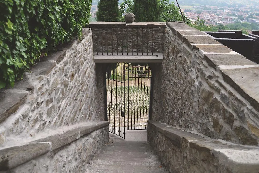 B&B Dimora Delle Donnole Bergamo Alta Bed & Breakfast