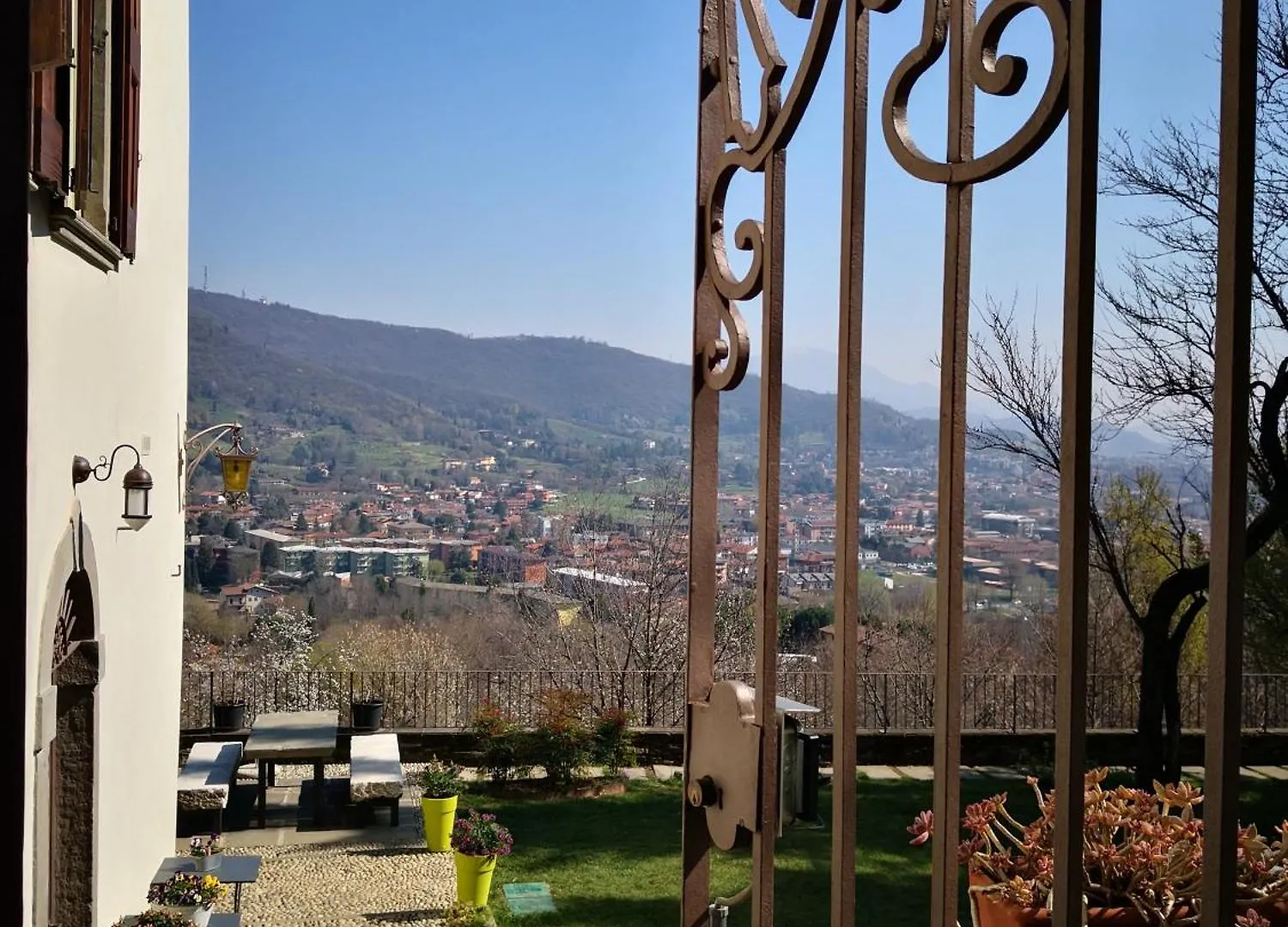 B&B Dimora Delle Donnole Bergamo Alta Bed & Breakfast
